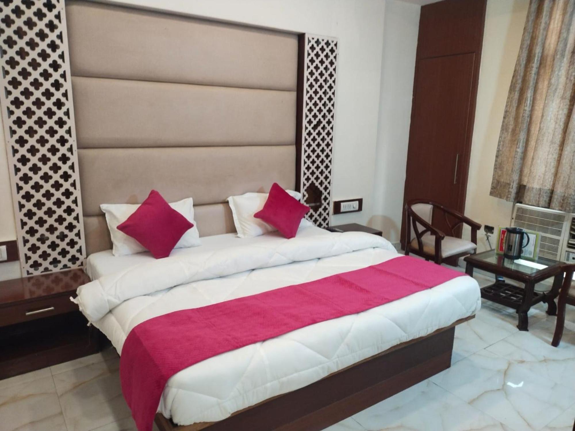Hotel Lav Kush Deluxe At Paharganj Нью-Делі Екстер'єр фото
