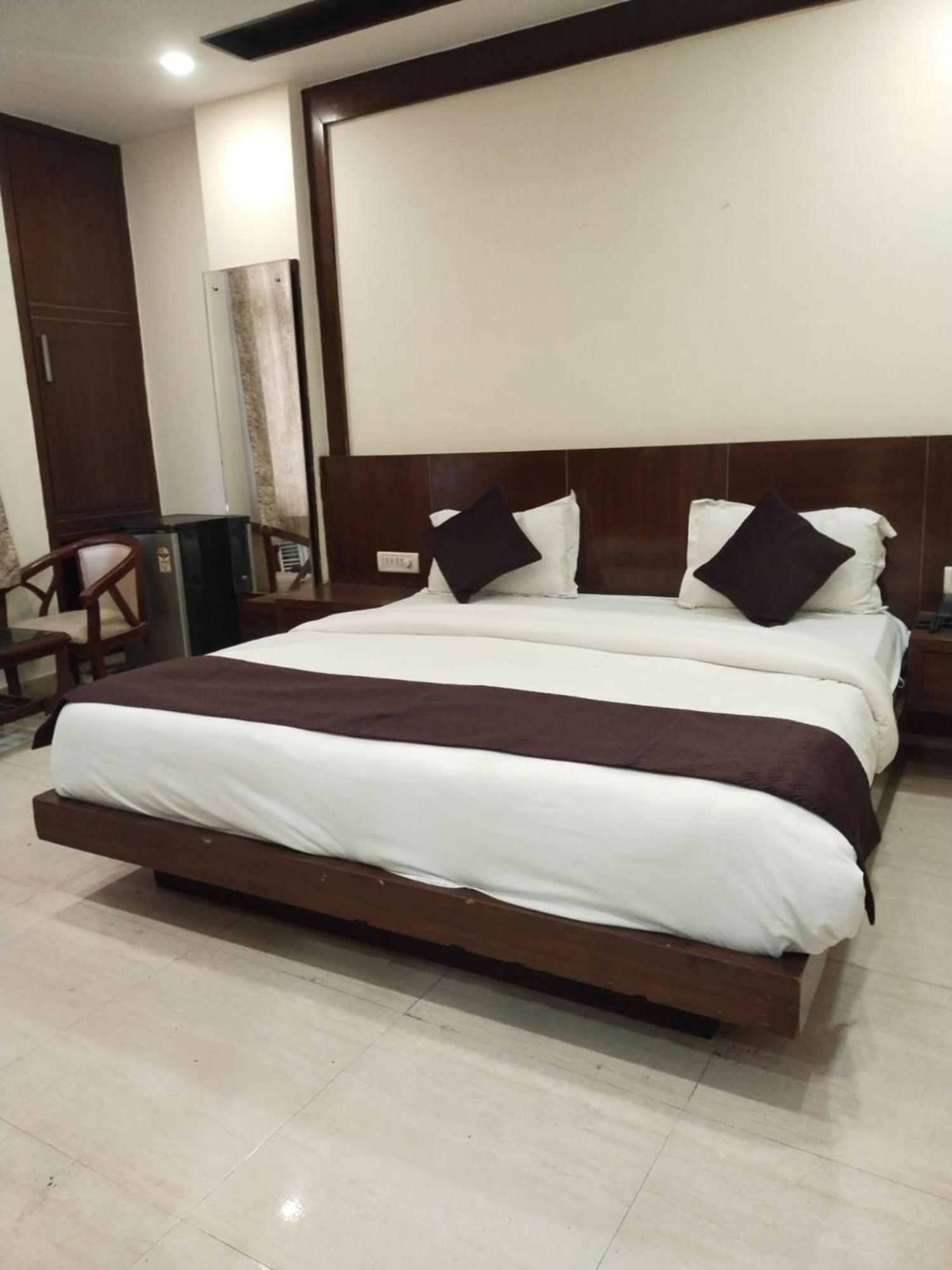 Hotel Lav Kush Deluxe At Paharganj Нью-Делі Екстер'єр фото
